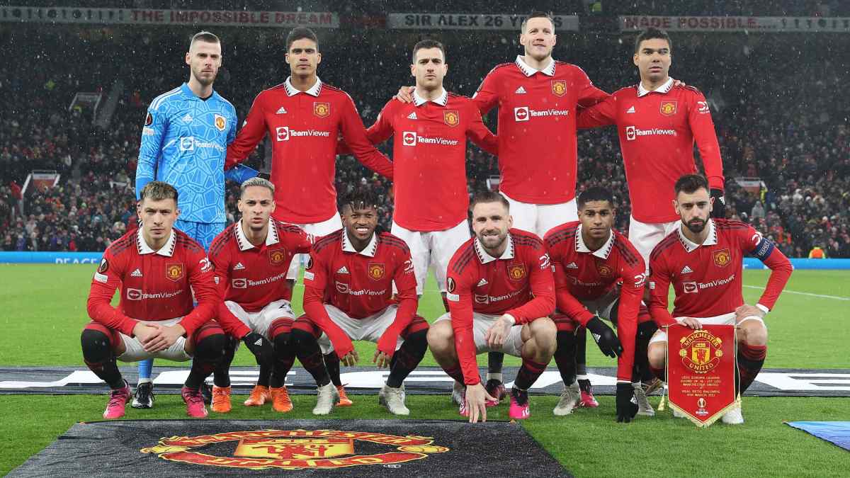 Manchester United hiện đang đứng trước ngã ba đường